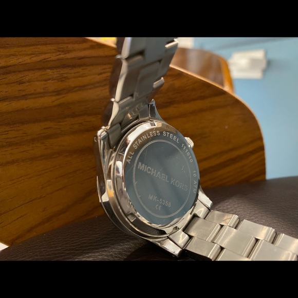 Michael Kors ladies watch GREAT CONDITION - Picture 2 of 4